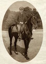 Władysław Grabski (1874-1938) na koniu. Źródło: "Światowid", nr 4 z 30 VIII 1924 r., s. 4.