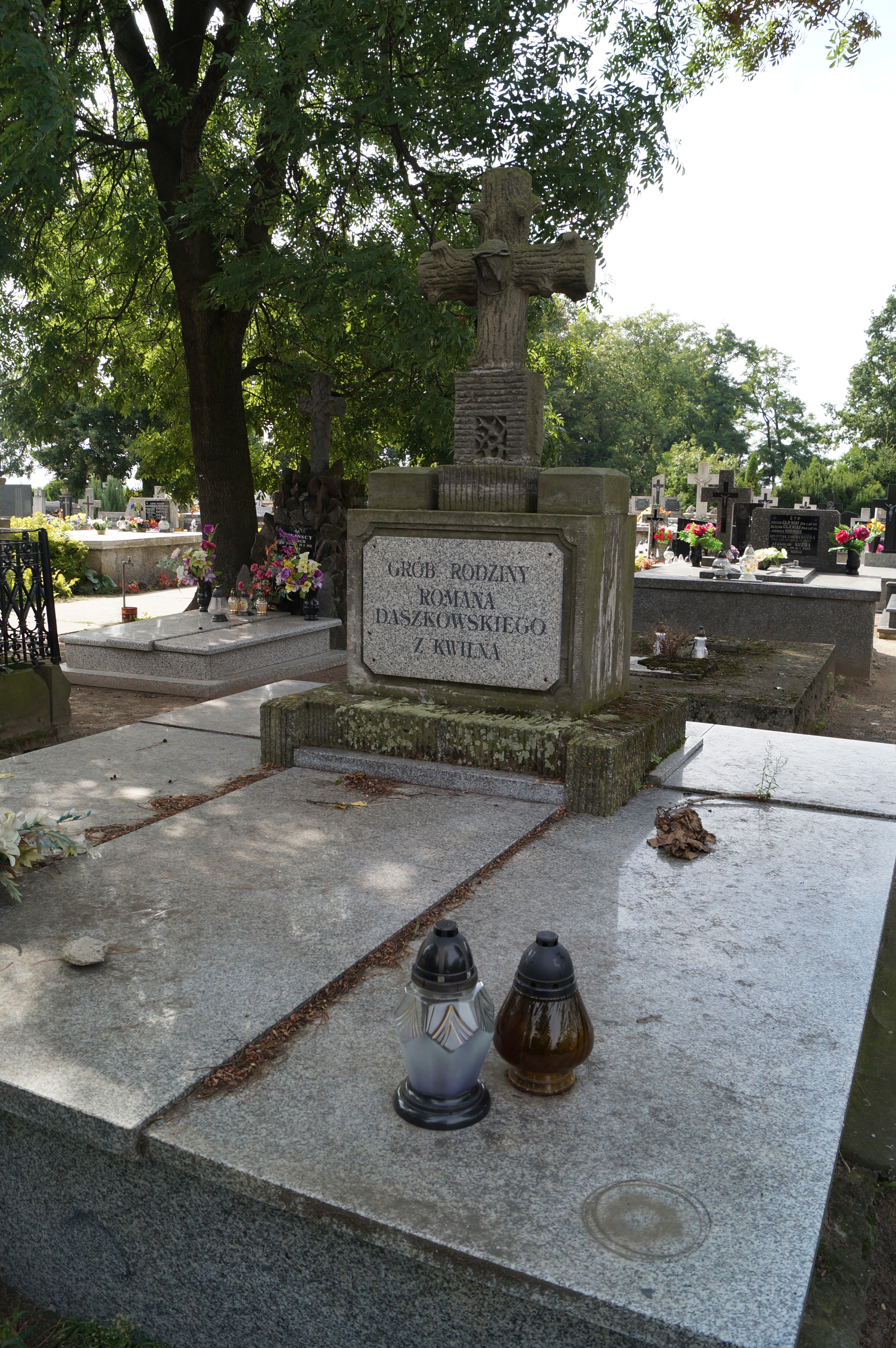 Nagrobek Romana Daszkowskiego, dziedzica Kwilna, na cmentarzu w Byczynie. fot. Katarzyna Podczaska.