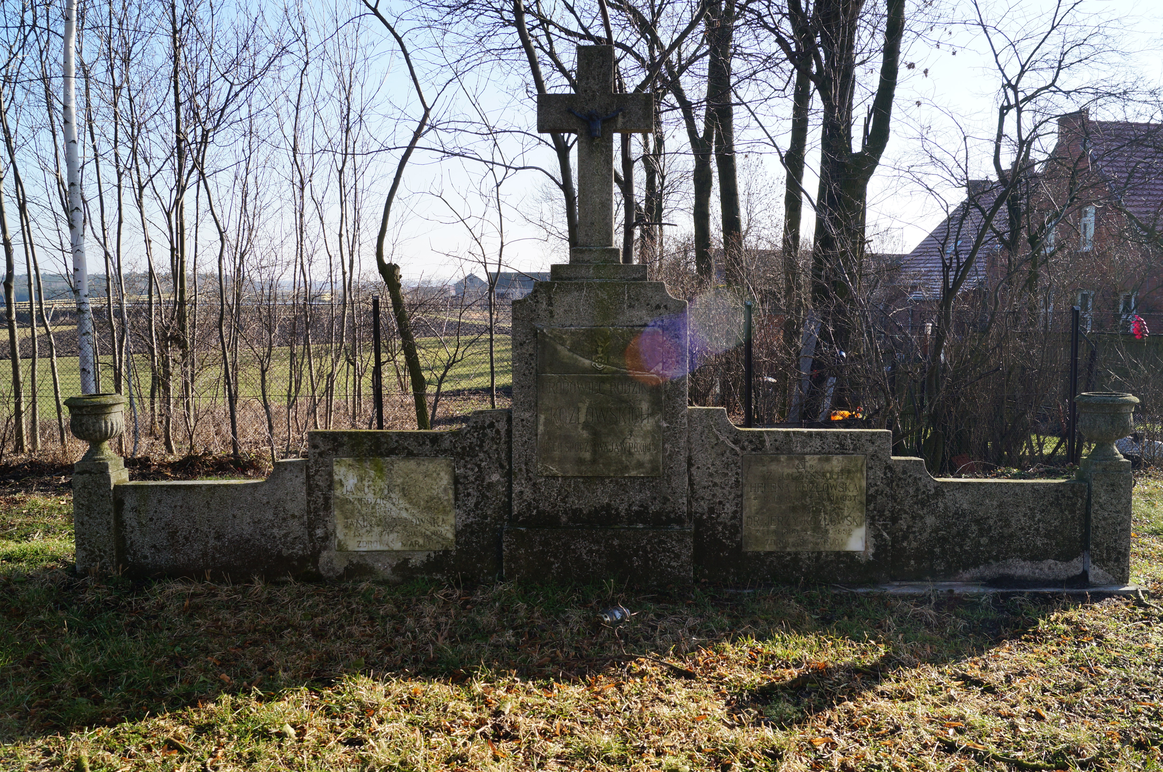 Nagrobek Kozłowskich, dziedziców Pławinka, na cmentarzu w Górze pod Inowrocławiem. Fot. Katarzyna Podczaska