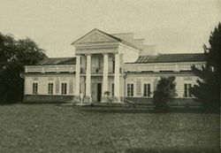 Sapohów na Ukrainie, pałac hr. Tadeusza Golejewskiego.
Wg Wieś i dwór, z. 5-6 z 15 III 1913 r., s. 12.