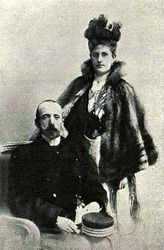 Arcyksiążę Karol Stefan Habsburg z żoną Marią Teresą Habsburg.
Wg Wieś ilustrowana, z. 6 z VI 1911 r., s. 11.