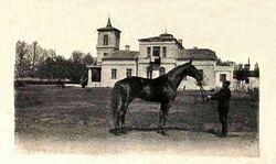 Bierzwienna Krótka, pow. kolski, dwór od strony parku.
Wg Wieś ilustrowana, za. 4 z IV 1912, s. 30.