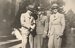 Od lewej
NN
Leopold Zakrzewski, podchorąży lotnictwa
Jerzy Zakrzewski
Toruń 1938 r.
Z archiwum rodzinnego Anna Nowicka