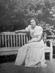 Opatówko, pow. wrzesiński
Halina Rurek
w parku 18.06.1939 r.
Z archiwum rodzinnego Anna Nowicka