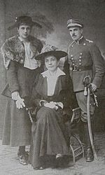 Od lewej:
Zofia z Mycielskich Rostworowska
jej matka
Elżbieta Mycielska
i mąż Zofii
Rotmistrz Stanisław Rostworowski, z ...