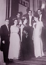 Bal w hotelu Europejskim w Warszawie,
1939 r.,
"Latarnia" TPOOW
Panie od lewej:
Maria Szweycer z.d. Prądzyńska
Zofia Dębicka ...