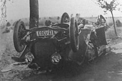Zdjęcie z wypadku samochodowego w którym zginęła
Franciszka Potworowska
z domu
Kurnatowska h. Łodzia,
z arch. rodz. Andrzeja ...