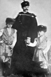 Tadeusz Czarkowski – Golejewski h. Awdaniec
1850 - 1945
z synami
od lewej:
Cyryl Czarkowski – Golejewski h. Awdaniec
1885 – ...